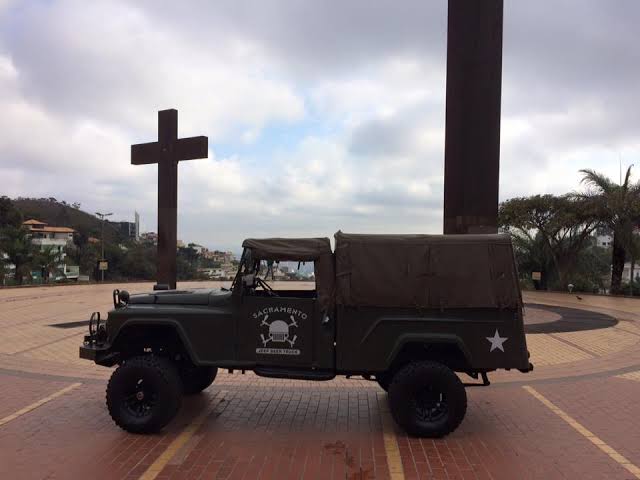 Jeep Sacramento na praça